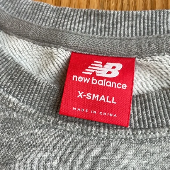 New Balance cropped gray crewneck sweatshirt XS - Picture 2 of 5